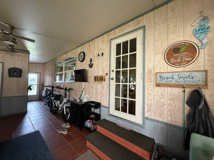 8111 Buena Vista Drive a Ellenton, FL Mobile or Manufactured Home for Sale